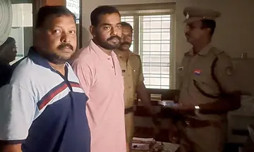 ഫാം ഫെഡ് ചെയര്‍മാനേയും എംഡിയേയും ​ഗുരുവായൂരില്‍  എത്തിച്ച് തെളിവെടുപ്പ് നടത്തുന്നു 
