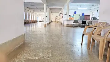 ഇഎസ്ഐ ആശുപത്രിയിലെ ആളൊഴിഞ്ഞ ഇടനാഴി 