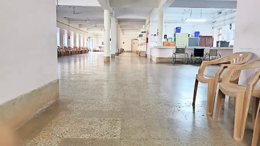 ഇഎസ്ഐ ആശുപത്രിയിലെ ആളൊഴിഞ്ഞ ഇടനാഴി 