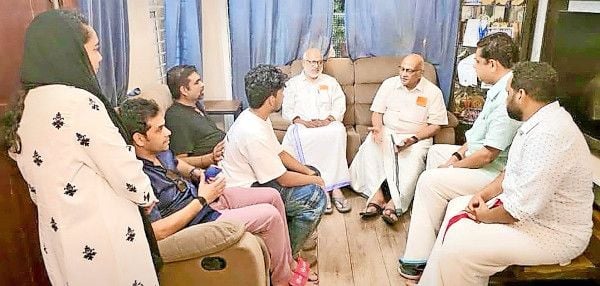 സിപിഐ എം ജനറൽ സെക്രട്ടറി എം എ ബേബി, എസ്  രാമചന്ദ്രൻപിള്ള എന്നിവർ എ എൻ ആമിനയുടെ വീട്ടിലെത്തിയപ്പോൾ 