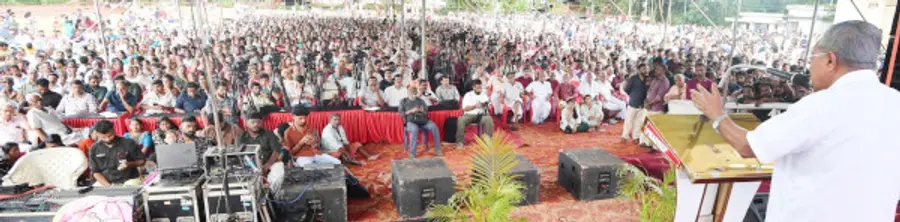 മാത്തിലിൽ സിപിഐ എം സംഘടിപ്പിച്ച ബഹുജനറാലി പ്രതിപക്ഷ നേതാവ് പിണറായി വിജയൻ ഉദ്ഘാടനം ചെയ്യുന്നു