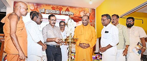 ജഗന്നാഥ ക്ഷേത്ര മഹോത്സവ സാംസ്‌കാരിക സമ്മേളനം ജില്ലാ ജഡ്ജി കെ ടി നിസാര്‍ അഹമ്മദ് ഉദ്ഘാടനം ചെയ്യുന്നു