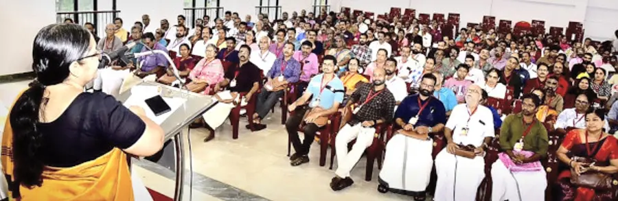 ഡിഎഡബ്ല്യുഎഫ് ജില്ലാ സമ്മേളനം ജനാധിപത്യ മഹിളാ അസോസിയേഷൻ അഖിലേന്ത്യാ സെക്രട്ടറി എൻ സുകന്യ ഉദ്ഘാടനം ചെയ്യുന്നു