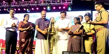 സംസ്ഥാന സർക്കാരിന്റെ നാലാം വാർഷികാഘോഷത്തിന്റെ ഭാഗമായുള്ള ‘എന്റെ കേരളം' പ്രദർശന വിപണനമേള  മന്ത്രി കെ എൻ ബാലഗോപാൽ ഉദ്‌ഘാടനംചെയ്യുന്നു. മന്ത്രി ജെ ചിഞ്ചുറാണി, എം നൗഷാദ്‌ എംഎൽഎ എന്നിവർ സമീപം 