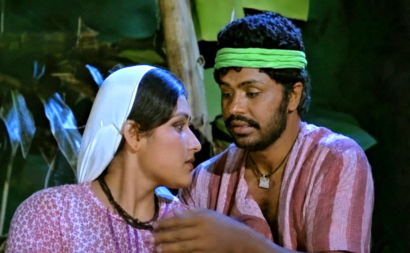  ‘ഇത്തിക്കരപ്പക്കി’യില്‍ സീറോ ബാബു പാടിയ ഗാനരംഗത്തില്‍ ജയനും മീനയും