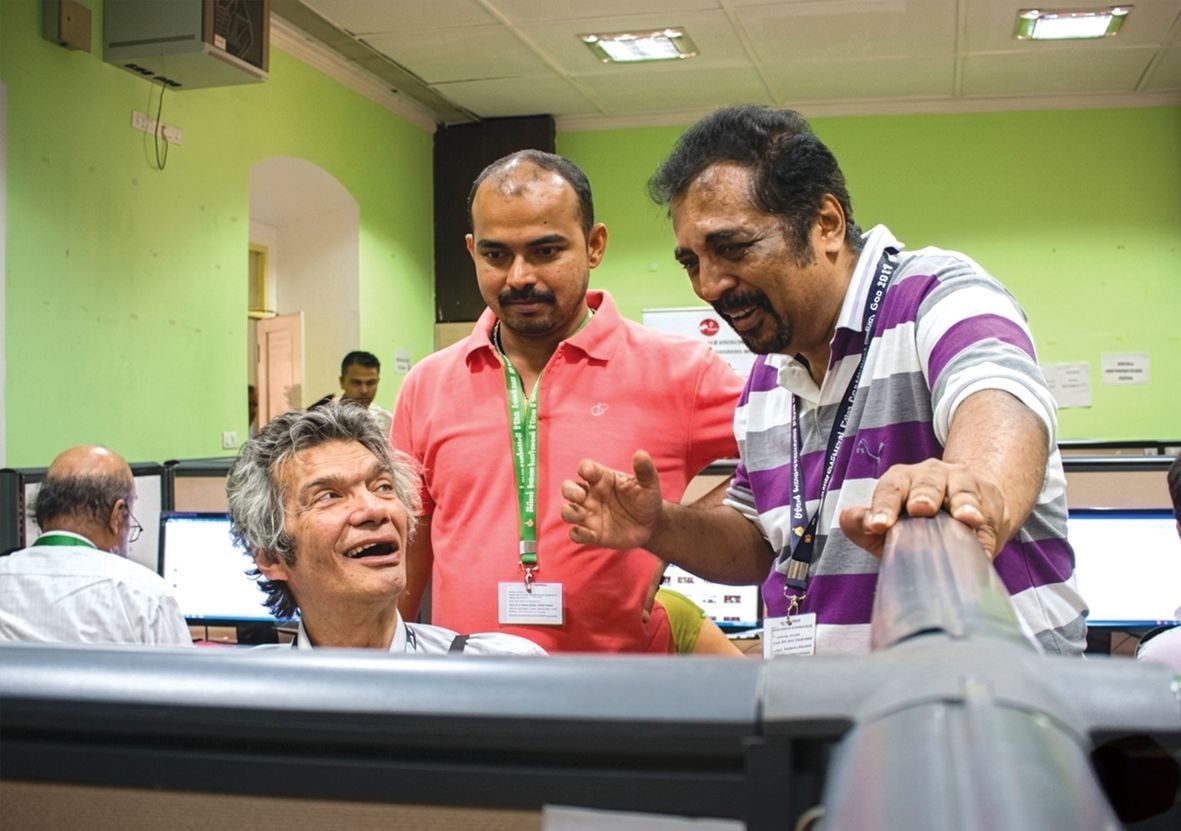 ബ്രസീലിയന്‍ സംവിധായകന്‍ ഓസ്കാര്‍ മാരണ്‍ ഫിലോയ്ക്കും രവീന്ദ്രനുമൊപ്പം ബിജു മുത്തത്തി