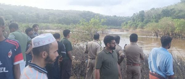  വെളിയമ്പ്ര ഏളന്നൂർ പുഴയിൽ പെൺകുട്ടിയെ കാണാതായതറിഞ്ഞ് തടിച്ചുകൂടിയ ജനക്കൂട്ടം