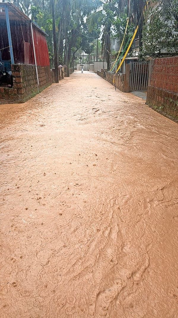 കുപ്പം സി എച്ച്‌ നഗറിൽ  വെള്ളംകയറിയ നിലയിൽ