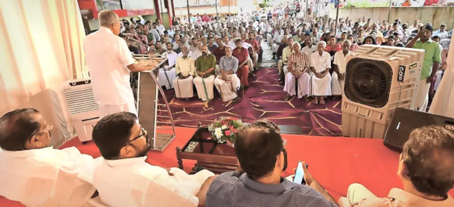 മാങ്ങാട് കൃഷ്ണപിള്ള സ്മാരകമന്ദിരം സിപിഐ എം പൊളിറ്റ് ബ്യൂറോ അംഗം പിണറായി വിജയൻ ഉദ്ഘാടനം ചെയ്യുന്നു. കേന്ദ്ര കമ്മിറ്റി അംഗം ഇ പി ജയരാജൻ, ജില്ലാ സെക്രട്ടറി കെ കെ രാഗേഷ്, സംസ്ഥാന കമ്മിറ്റി അംഗം ടി വി രാജേഷ് എന്നിവർ സമീപം