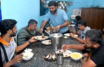 പുളിയന്മല കവലയിലെ കഞ്ഞിക്കട