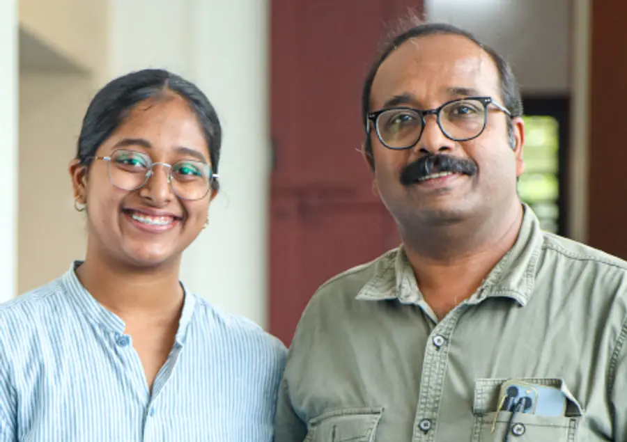 ആഷിഖ നൗഷാദിനൊപ്പം അച്ഛൻ നൗഷാദ് പത്തനാപുരം