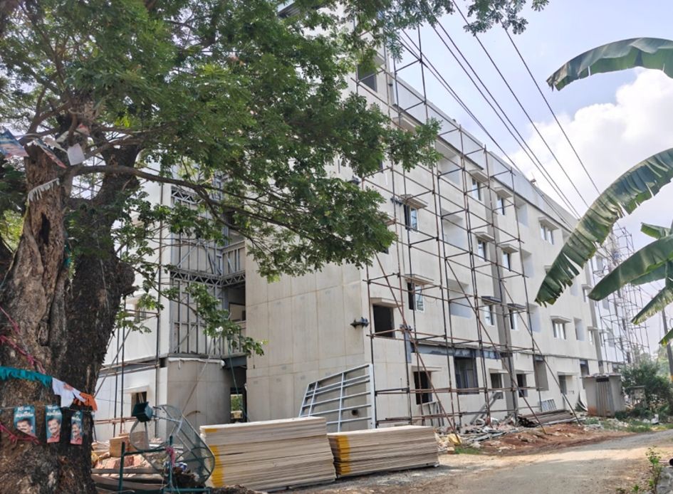 കൊടുമ്പ്‌ പഞ്ചായത്തിലെ തിരുവാലത്തൂർ മുല്ലേരിയിലെ ഭവന സമുച്ചയം