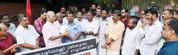 തൊഴിലാളി വിരുദ്ധ ലേബർ കോഡ് റദ്ദാക്കണമെന്നാവശ്യപ്പെട്ട് കെയുഡബ്ല്യൂജെയും -കെഎൻ ഇഎഫും ചേർന്ന്   സംഘടിപ്പിച്ച പ്രതിഷേധ സംഗമം സിഐടിയു സംസഥാന ജനറൽ സെക്രട്ടറി എളമരം കരീം ഉദ്‌ഘാടനം ചെയ്യുന്നു 