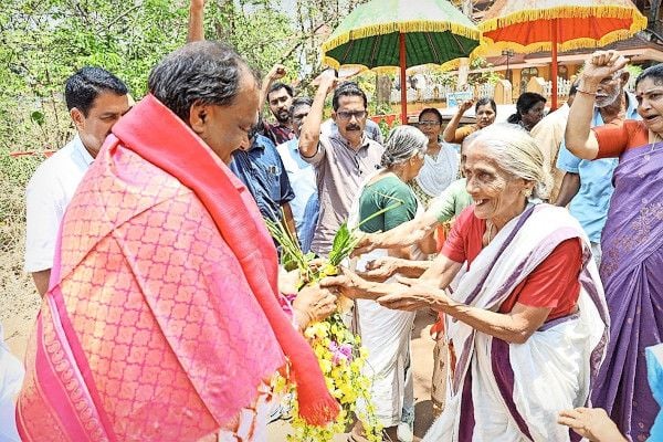 ഇരിക്കൂർ മണ്ഡലം എല്‍ഡിഎഫ്  സ്ഥാനാർഥി മാത്യു കുന്നപ്പള്ളിക്ക് പയ്യാവൂർ  പൊന്നുംപറമ്പിൽ  നൽകിയ സ്വീകരണം