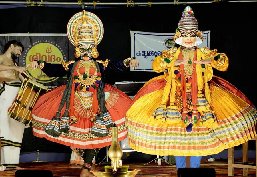 ജമയും മകൾ വൈഗയും കഥകളി അവതരിപ്പിക്കുന്നു