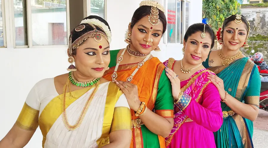 കലാമണ്ഡലം വേണി, രശ്മി ആർ ചൊവ്വല്ലൂർ, സംഗീത ചാറ്റർജി,
ശിവരഞ്ജിനി ഹരീഷ് എന്നിവർ