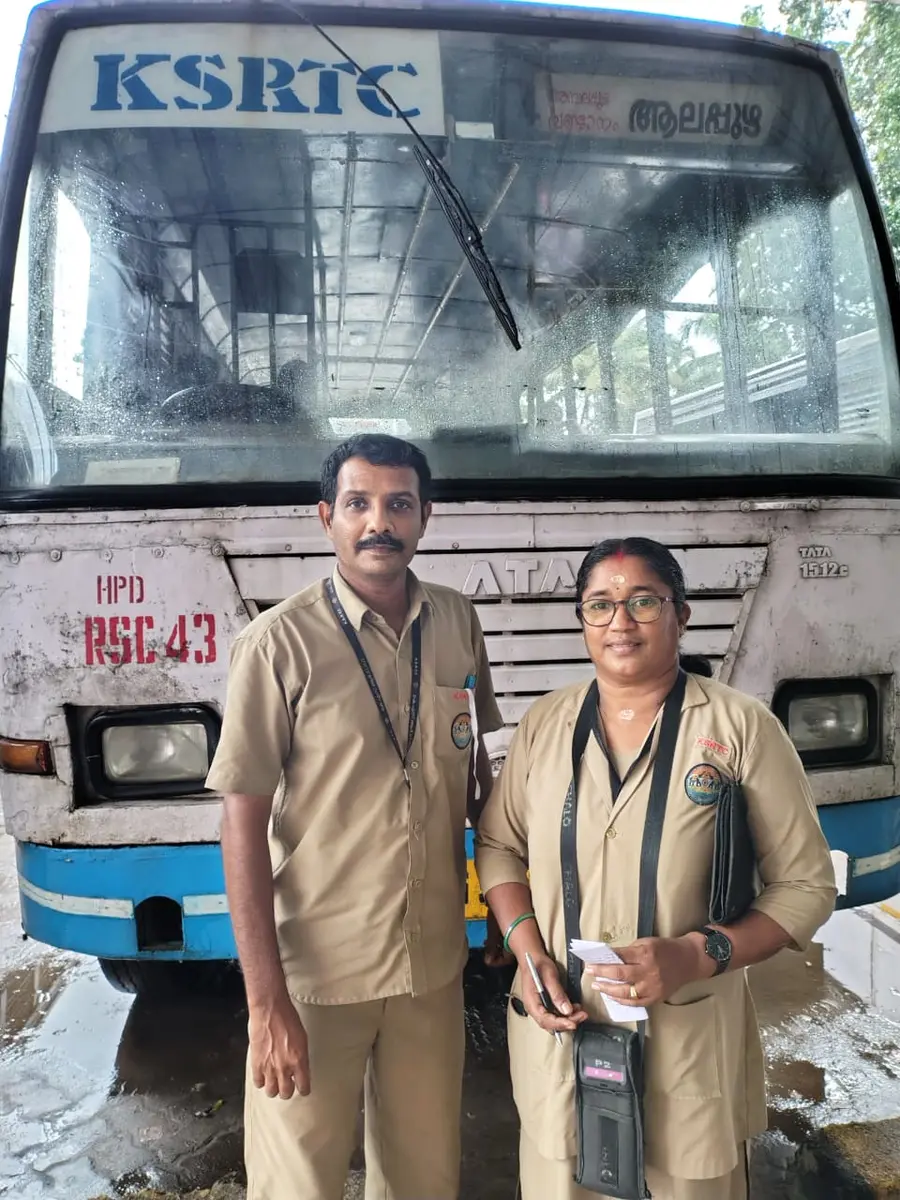 ഡ്രൈവർ പി എസ് ജയനും കണ്ടക-്ടർ സി വി ദീപയും
