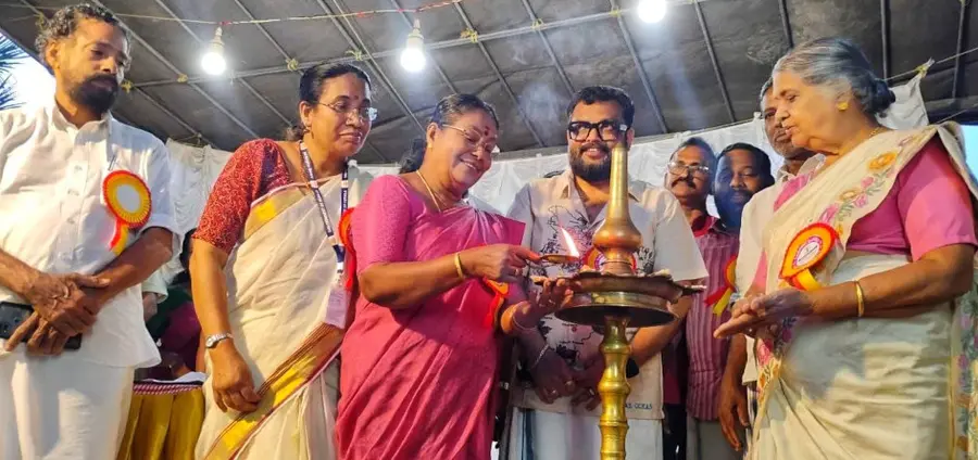 ചേർത്തല ഉപജില്ലാ സ്കൂൾ കലോത്സവം നഗരസഭ ചെയർപേഴ്സൺ ഷേർളി ഭാർഗവൻ ഉദ്ഘാടനംചെയ്യുന്നു