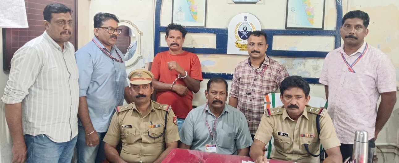 പ്രതി സൈനുലാബ്ദീനെ റെയിൽവേ പൊലീസ് പിടികൂടിയപ്പോൾ