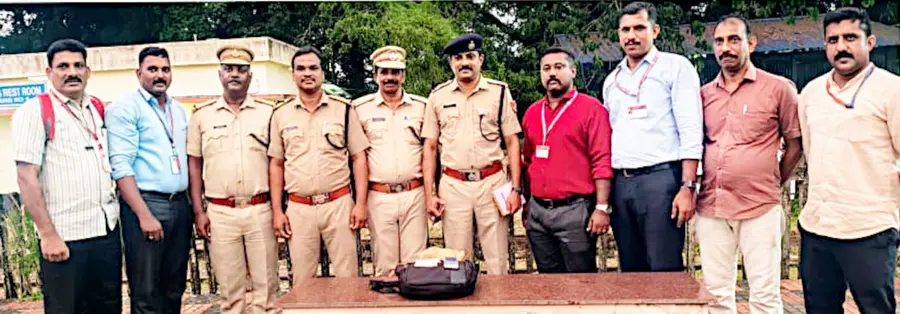 ചെങ്ങന്നൂർ റെയിൽവേ സ്റ്റേഷനിൽ ട്രെയിനിൽനിന്ന് പിടിച്ച ലഹരിപദാർഥങ്ങളുമായി ആർപിഎഫ്, എക്സെെസ് സംഘം