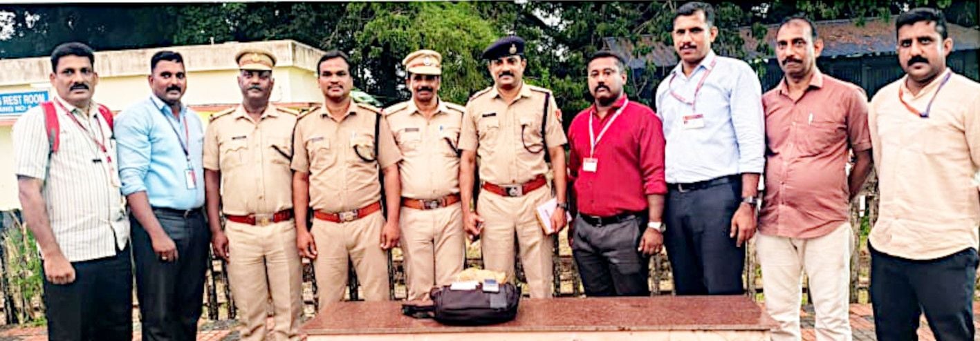 ചെങ്ങന്നൂർ റെയിൽവേ സ്റ്റേഷനിൽ ട്രെയിനിൽനിന്ന് പിടിച്ച ലഹരിപദാർഥങ്ങളുമായി ആർപിഎഫ്, എക‍്സെെസ് സംഘം 