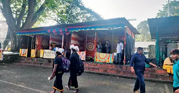 ചെങ്ങന്നൂർ റെയിൽവേ സ്റ്റേഷൻ പരിസരത്ത് തയ്യാറാക്കിയ കെഎസ്ആർടിസി ഇൻഫർമേഷൻ സെന്റർ