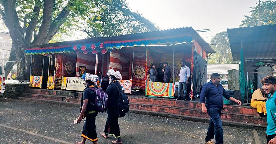 ചെങ്ങന്നൂർ റെയിൽവേ സ്‌റ്റേഷൻ പരിസരത്ത് തയ്യാറാക്കിയ കെഎസ്ആർടിസി ഇൻഫർമേഷൻ സെന്റർ