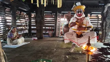 അംഗുലിയാങ്കം കൂത്ത് പുറപ്പാട് ആരംഭിച്ചപ്പോൾ