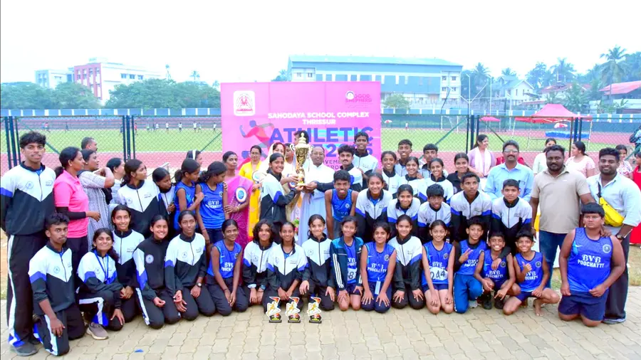 എരവിമംഗലം ഭാരതീയ വിദ്യാഭവൻ സഹോദയ കിരീടവുമായി