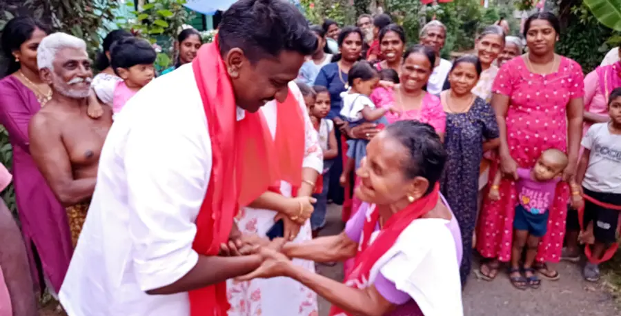 സി എസ് സംഗീതിന് അവിണിശേരി
ദീപം നഗറിൽ ലഭിച്ച സ്വീകരണം