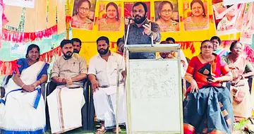 വീയപുരം പഞ്ചായത്തിലെ എല്‍ഡിഎഫ് സ്ഥാനാർഥി പര്യടനം സിപിഐ എം  ജില്ലാ കമ്മിറ്റിയംഗം സി ശ്രീകുമാർ ഉണ്ണിത്താൻ ഉദ്ഘാടനംചെയ്യുന്നു