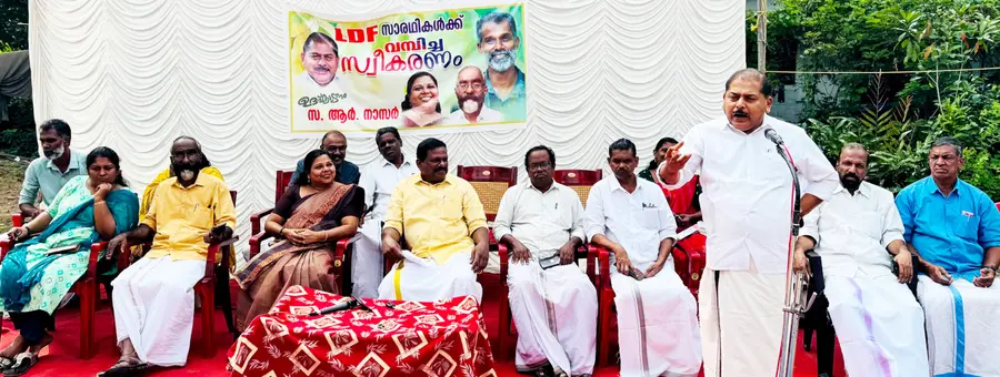 ജില്ലാ പഞ്ചായത്ത്‌ തണ്ണീർമുക്കം ഡിവിഷൻ സ്ഥാനാർത്ഥി വിജയശ്രീ സുനിലിന്റെ പര്യടനം ചെങ്ങണ്ടയിൽ സിപിഐ എം ജില്ലാ സെക്രട്ടറി ആർ നാസർ ഉദ്ഘാടനംചെയ്യുന്നു 