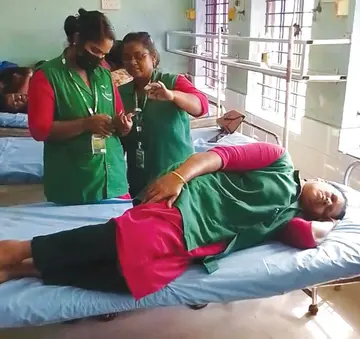 ഫ്രാൻസിസ് ആന്റണി ഭീഷണിപ്പെടുത്തിയതിനെ തുടർന്ന് വണ്ടാനം മെഡിക്കൽ കോളേജ് ആശുപത്രിയിൽ  പ്രവേശിപ്പിച്ച ജാൻസി ലക്സിൻ