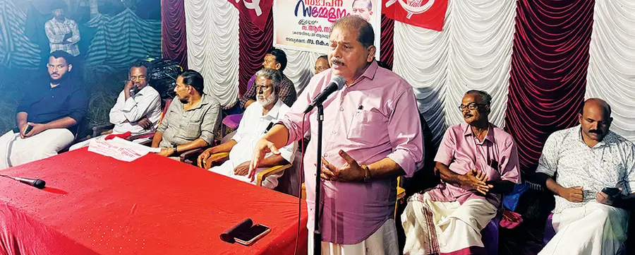 ജില്ലാ പഞ്ചായത്ത്‌ കഞ്ഞിക്കുഴി ഡിവിഷൻ എൽഡിഎഫ് സ്ഥാനാർഥി എസ് രാധാകൃഷ്ണന്റെ  പര്യടന സമാപന സമ്മേളനം സിപിഐ എം ജില്ലാ സെക്രട്ടറി ആർ നാസർ ഉദ്ഘാടനംചെയ്യുന്നു