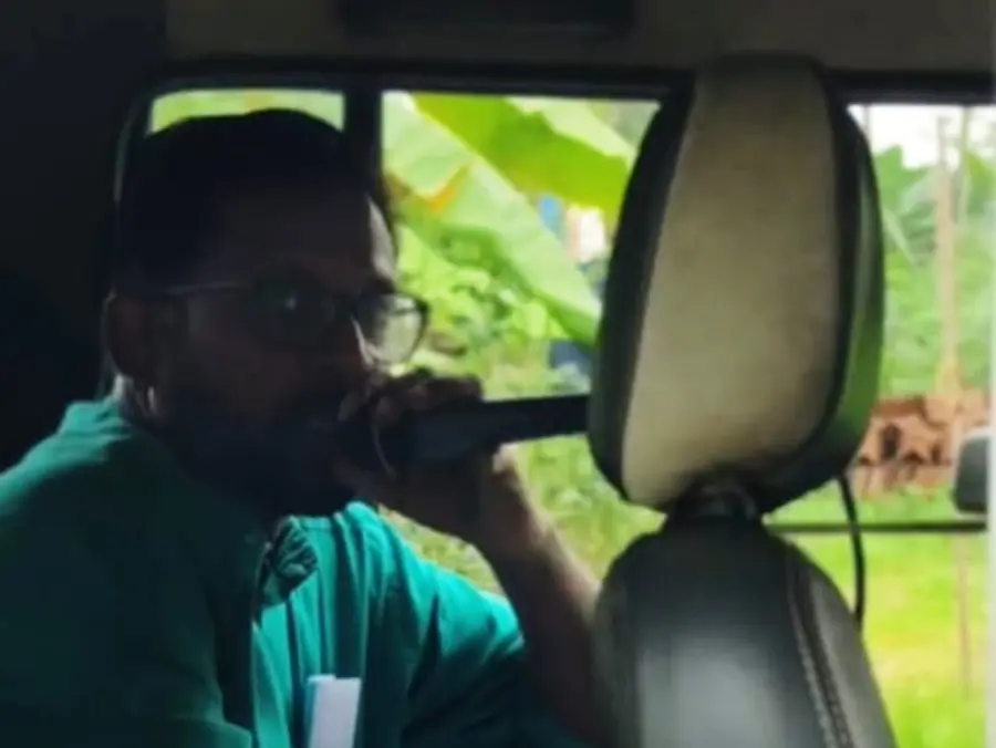 ബുധനൂർ പഞ്ചായത്ത് രണ്ടാം വാർഡിലെ എൽഡിഎഫ് സ്ഥാനാർഥി
പി രാജേഷ് അനൗൺസ്മെന്റ് വാഹനത്തിൽ