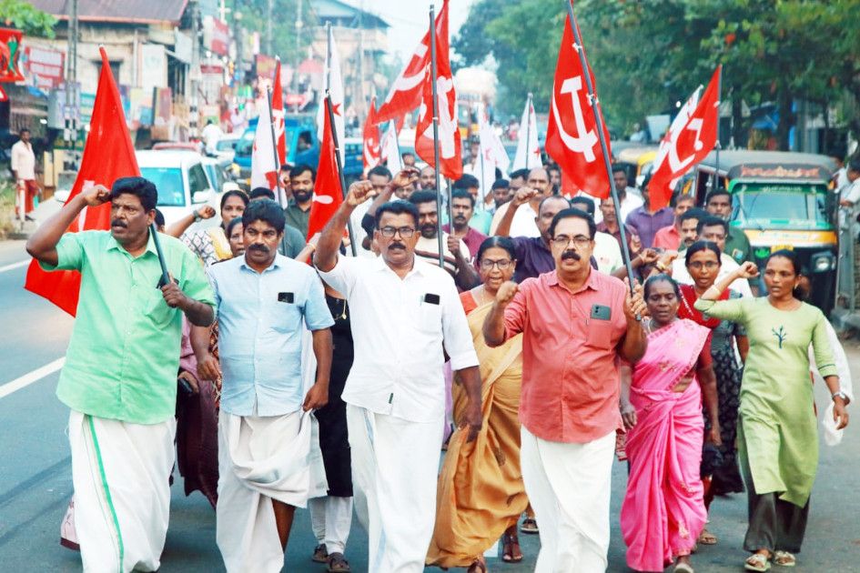കെ ആർ രാംജിത്തിനെ ബിജെപി– ആർഎസ്എസ് ക്രിമിനലുകൾ ആക്രമിച്ചതിൽ പ്രതിഷേധിച്ച് രാമങ്കരിയിൽ സിപിഐ എം സംഘടിപ്പിച്ച പ്രകടനം