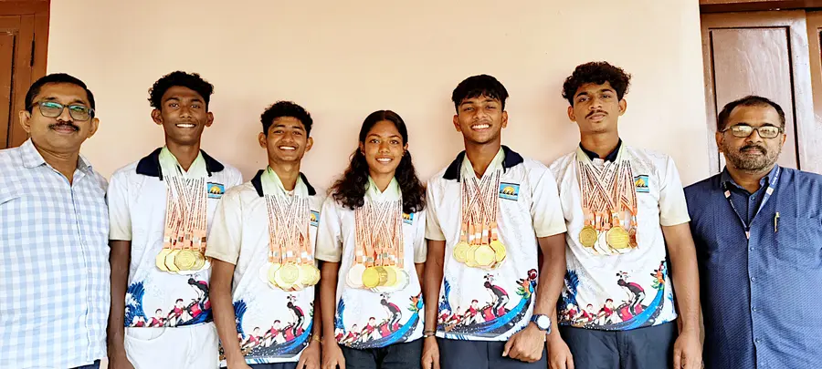 ദേശീയ ഡ്രാഗൺ ബോട്ട് ചാമ്പ്യൻ ഷിപ്പിൽ കേരളത്തിനായി മെഡലുകൾ നേടിയ  ചമ്പക്കുളം സെന്റ് മേരീസ്  ഹയർ സെക്കൻഡറി സ്കൂളിലെ വിദ്യാർഥികൾ