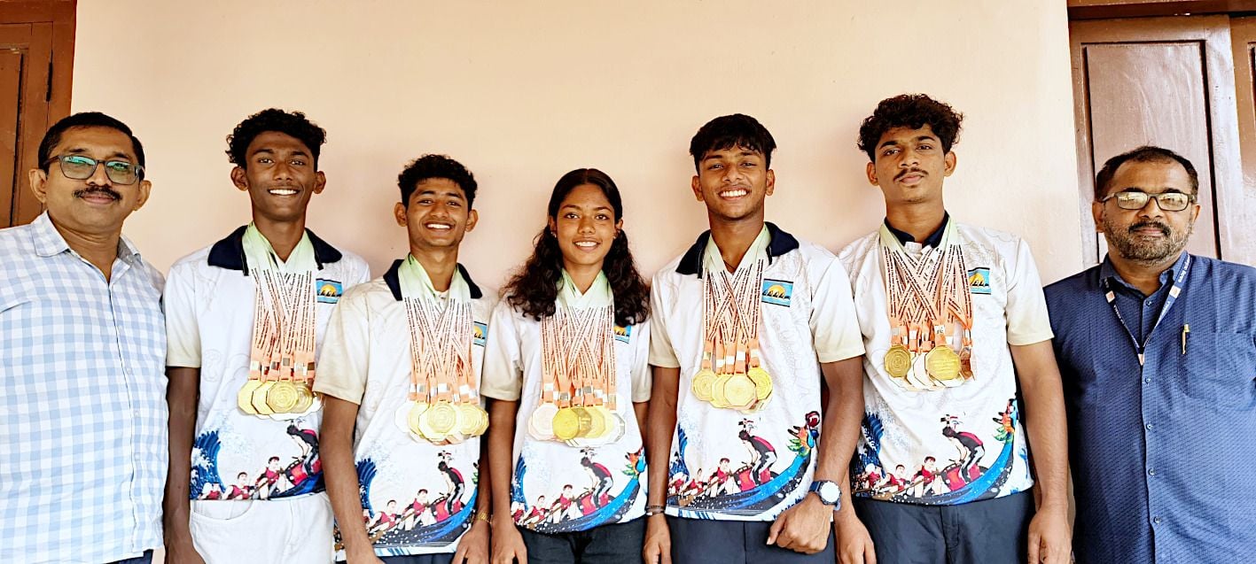 ദേശീയ ഡ്രാഗൺ ബോട്ട് ചാമ്പ്യൻ ഷിപ്പിൽ കേരളത്തിനായി മെഡലുകൾ നേടിയ  ചമ്പക്കുളം സെന്റ് മേരീസ്  ഹയർ സെക്കൻഡറി സ്കൂളിലെ വിദ്യാർഥികൾ