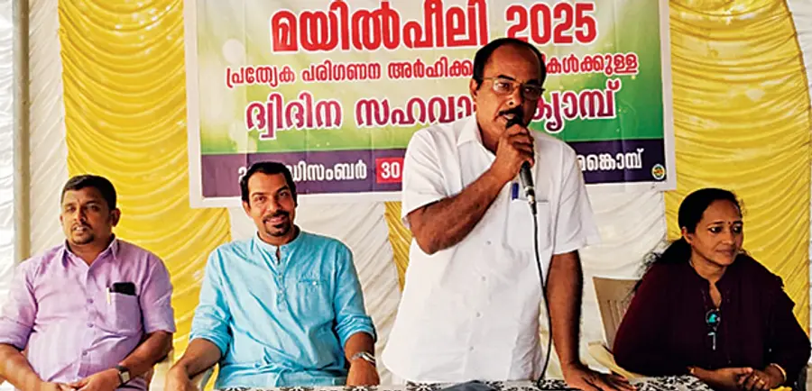 സമഗ്രശിക്ഷാ കേരള ആലപ്പുഴ മങ്കൊമ്പ് ബിആർസി സംഘടിപ്പിക്കുന്ന ദ്വിദിന സഹവാസക്യാമ്പ്  ചമ്പക്കുളം പഞ്ചായത്ത് പ്രസിഡന്റ്‌ തങ്കച്ചൻ കൂലിപ്പുരയ-്‌ക്കൽ ഉദ്ഘാടനംചെയ്യുന്നു