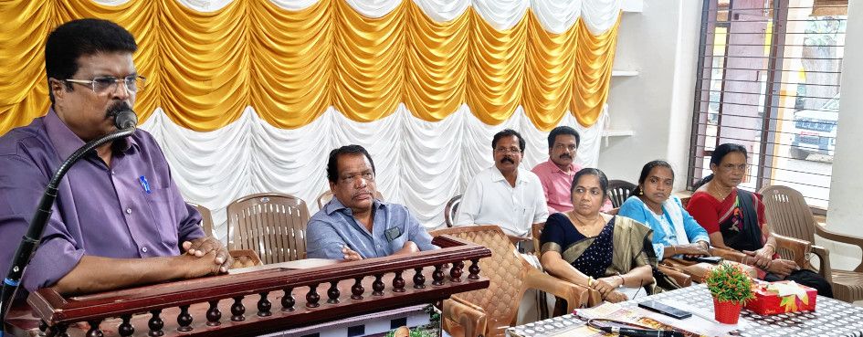 കണിച്ചുകുളങ്ങര ക്ഷേത്ര ഉത്സവത്തിന്റെ ഭാഗമായി വിവിധ വകുപ്പുകളുടെ അവലോകനയോഗത്തിൽ പി പി ചിത്തരഞ്‌ജൻ എംഎൽഎ സംസാരിക്കുന്നു