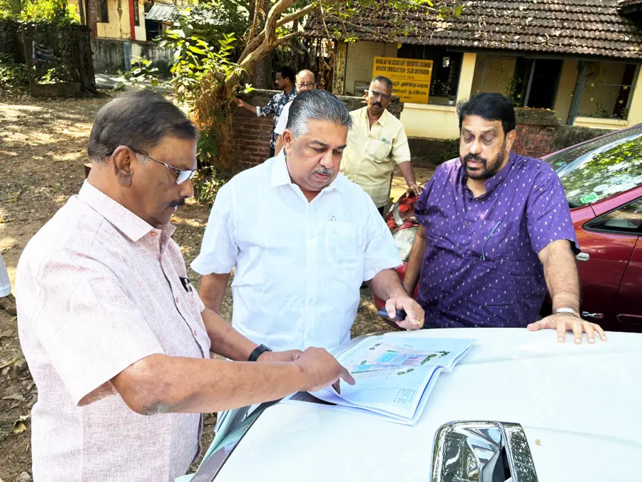 ചെങ്ങന്നൂർ നഗരത്തിൽ നിർമിക്കുന്ന മൾട്ടിപ്ലെക്സ് തിയറ്റർ
സമുച്ചയത്തിന്റെ സ്ഥലപരിശോധന മന്ത്രി സജി ചെറിയാന്റെ
സാന്നിധ്യത്തിൽ പുരോഗമിക്കുന്നു
