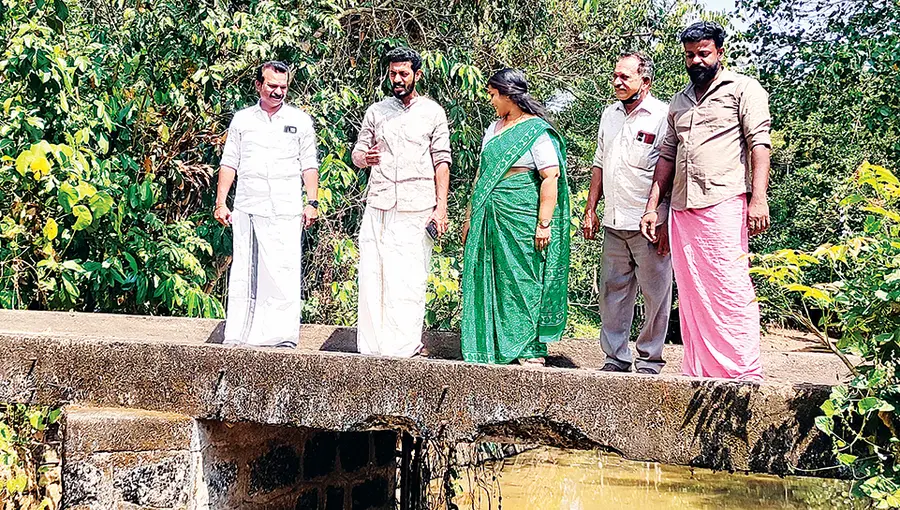 വാഴപ്പള്ളി കൊച്ചുപാലം എം എസ് അരുൺകുമാർ എംഎൽഎ സന്ദർശിക്കുന്നു