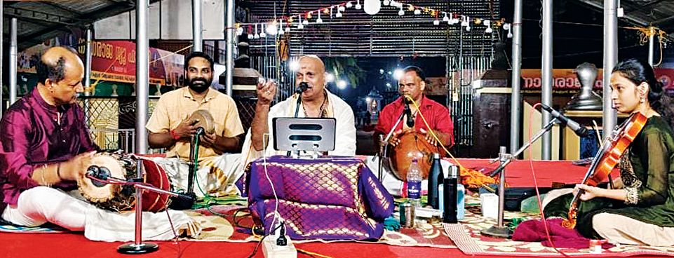വെട്ടിക്കോട് നാഗരാജ സ്വാമി ക്ഷേത്രത്തിൽ ശിവരാത്രി ഉത്സവത്തിന്റെ ഭാഗമായി എഡിജിപി എസ് ശ്രീജിത്ത് നടത്തിയ  സംഗീത സദസ്