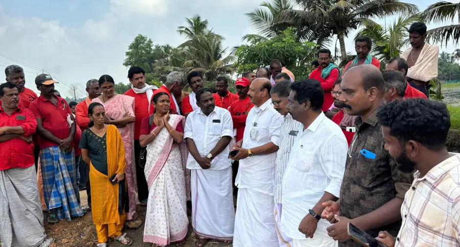 കാവുംപടി - നാരായണക്കല്ല് റോഡിന്റെ രണ്ടാംഘട്ട നിർമാണം തോമസ് കെ തോമസ് എംഎൽഎ ഉദ്ഘാടനംചെയ്യുന്നു