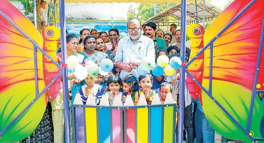 എസ്എസ്കെ സ്റ്റാർസ് ഫണ്ടുപയോഗിച്ച് പൊക്ലാശ്ശേരി ഗവ. എൽപി സ്കൂളിൽ നിർമിച്ച വർണക്കൂടാരം മന്ത്രി പി പ്രസാദ് ഉദ്ഘാടനംചെയ്തു.