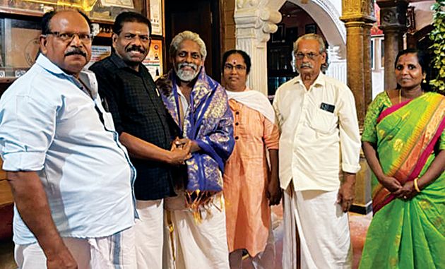 ഫോക്‌ലോർ അക്കാദമി അവാർഡ് നേടിയ ശിൽപ്പി ഡോ. ബാലകൃഷ്‌ണൻ ആചാരിയെ  കേരള വിശ്വകർമ സഭ ചെങ്ങന്നൂർ താലൂക്ക് കമ്മിറ്റി അനുമോദിക്കുന്നു