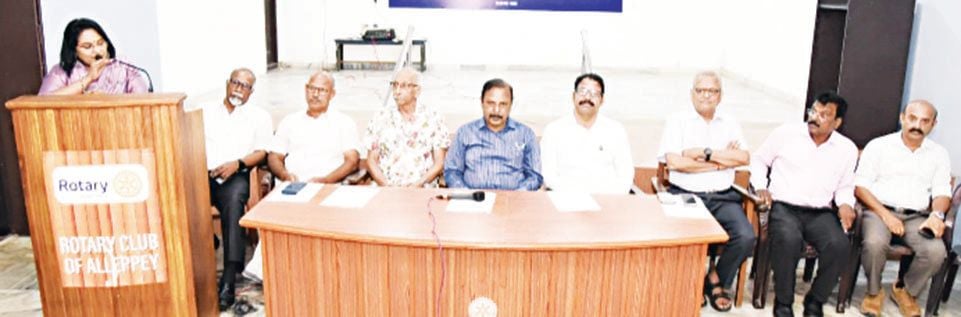 റോട്ടറി ഡിസ്ട്രിക-്‌ട്‌ കോൺഫറൻസിനുവേണ്ടി നടത്തിയ ഓറിയന്റേഷൻ പ്രോഗ്രാം റോട്ടറി ഡിസ്ട്രിക-്‌ട്‌ ഗവർണർ  ഡോ. ടീന ആന്റണി ഉദ്ഘാടനംചെയ്യുന്നു