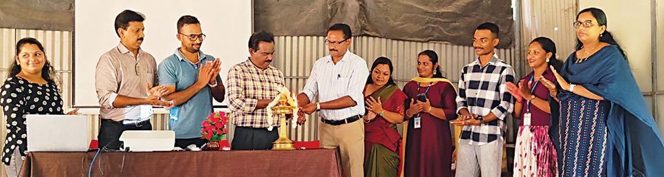 കാർത്തികപ്പള്ളി ഐഎച്ച്ആർഡി കോളേജിൽ ആരംഭിച്ച നൈപുണ്യ വികസന കേന്ദ്രം കോളേജ് പ്രിൻസിപ്പൽ  ഡോ. എൽ ഷാജി ഉദ്ഘാടനംചെയ്യുന്നു