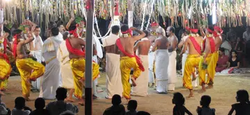 കണ്യാര്‍കളിയുടെ ഭാഗമായ കൂട്ട പൂശാരി
