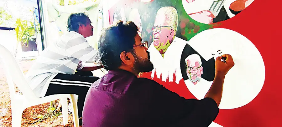 വേലിക്കകത്ത് വീട്ടിൽ ചിത്രം വരയ്‌ക്കുന്ന കലാകാരന്മാർ
